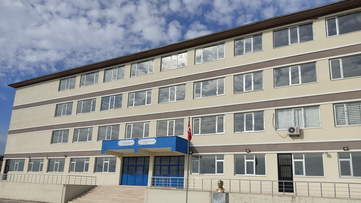 Şehit Binbaşı Ercüment Türkmen Ortaokulu Fotoğrafı